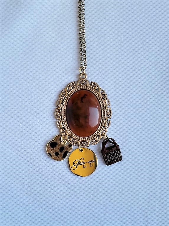 Glam-Ma Halskette, Schildpatt Oma Weihnachtsschmuck, Geschenk Für Oma, Gepard "Glam-Ma Love" Glam-Ma Halskette, Schildpatt Oma Weihnachtsschmuck, Geschenk Für Oma, Gepard "Glam-Ma Love" von HeartSleevesBoutique