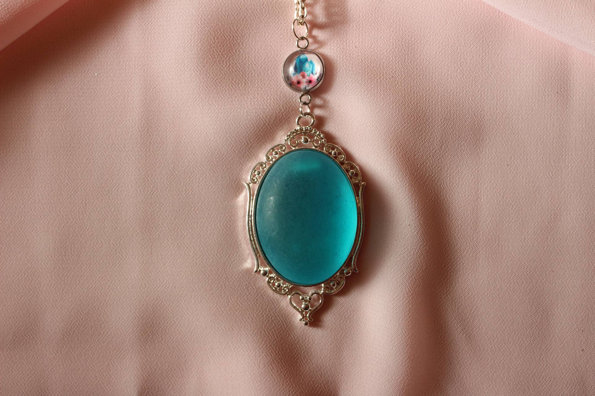 Leuchtende Halskette, Durchscheinende Blaue Mattierte Glas Rauchglas Himmelblaues Glas "Luminous Love" Leuchtende Halskette, Durchscheinende Blaue Mattierte Glas Rauchglas Himmelblaues Glas "Luminous Love" von HeartSleevesBoutique
