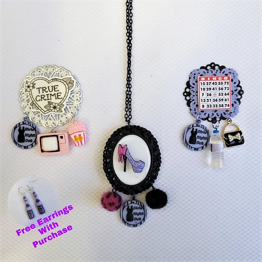 True Crime Brosche, Pin, High Heel Halskette, Glitter Schuh, Bingo Girls Night "Girls Night Out Love" True Crime Brosche, Pin, High Heel Halskette, Glitter Schuh, Bingo Girls Night "Girls Night Out Love" von HeartSleevesBoutique