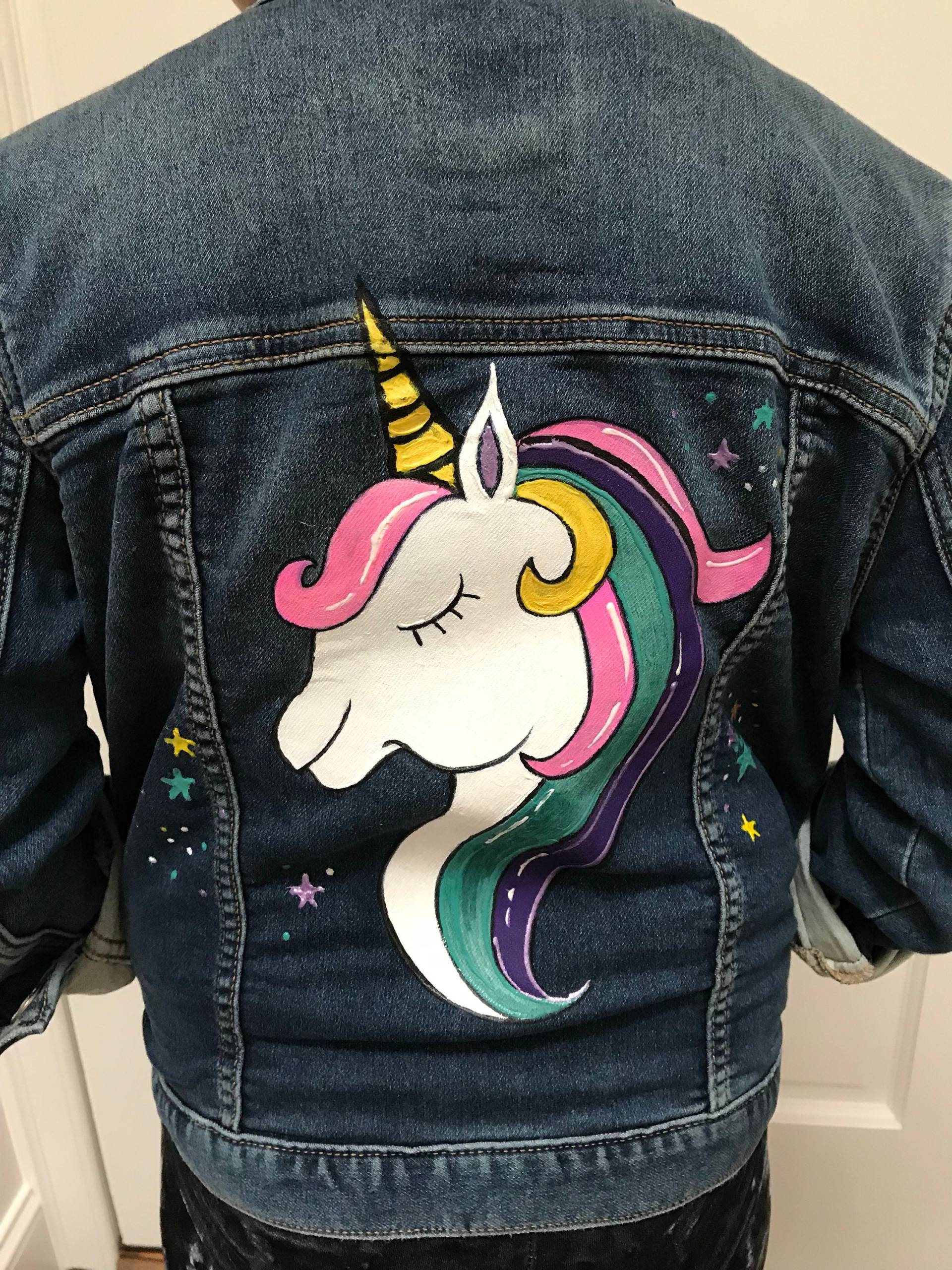 Handbemalter Einhorn Jeansjacke Handbemalter Einhorn Jeansjacke von HeartandSoleNY