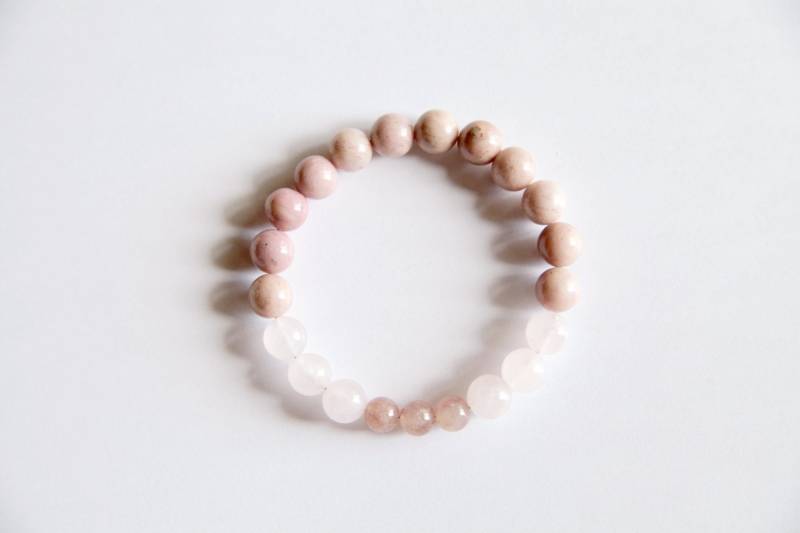 Rosenquarz-Herzchakra-Armband - Stapelperlen Mit Rhodonit Rosenquarz-Herzchakra-Armband - Stapelperlen Mit Rhodonit von HeartandSoulLife