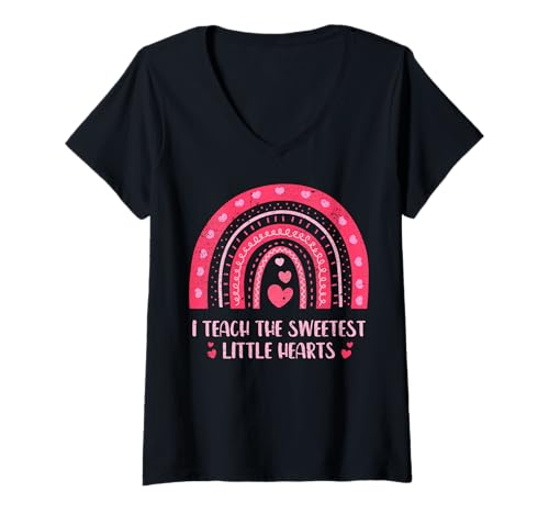 Damen I Teach The Sweetest Little Hearts School Teacher T-Shirt mit V-Ausschnitt Damen I Teach The Sweetest Little Hearts School Teacher T-Shirt mit V-Ausschnitt von Heartfelt Educators Rainbow Love