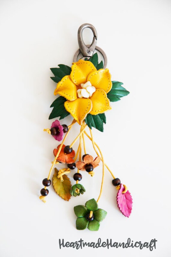 Anhänger/Schlüsselanhänger Blüten Aus Leder Anhänger/Schlüsselanhänger Blüten Aus Leder von HeartmadeHandicraft