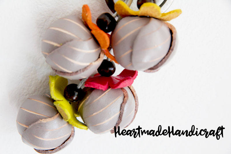 Anhänger/Schlüsselanhänger Blüten Aus Leder Anhänger/Schlüsselanhänger Blüten Aus Leder von HeartmadeHandicraft