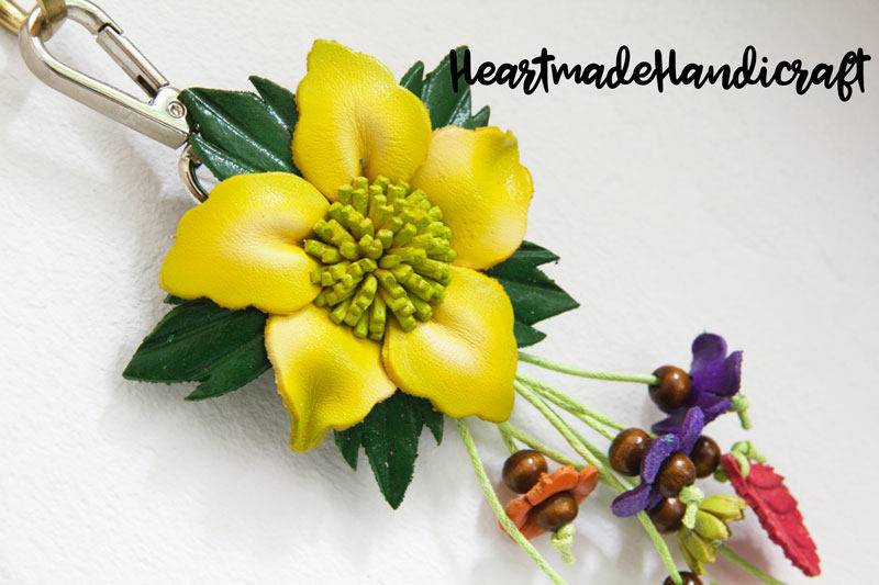 Anhänger/Schlüsselanhänger Blüten Aus Leder Anhänger/Schlüsselanhänger Blüten Aus Leder von HeartmadeHandicraft