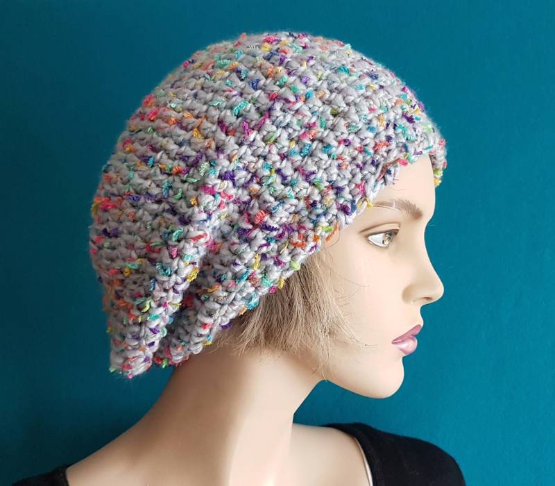 Häkel-Mütze in Hellgrau Und Bunten Regenbogenfarben | Oversize-Beanie Mit Konfetti-Effekt-Look Gehäkelte Mütze Leuchtenden Bonbonfarben von HeartmadeHandmade77