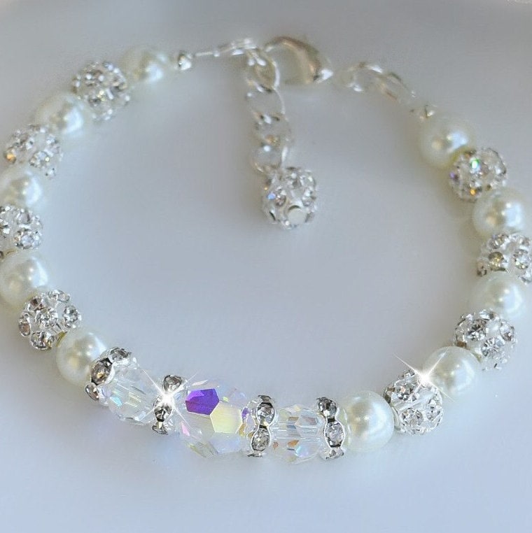 Armband Mit Kristallen Und Weißen Perlen Armband Mit Kristallen Und Weißen Perlen von HeartofGems