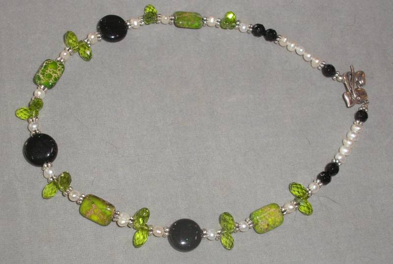 Goldstone Grün, Türkis Und Kristall Kette von HeartsDesignJewelry