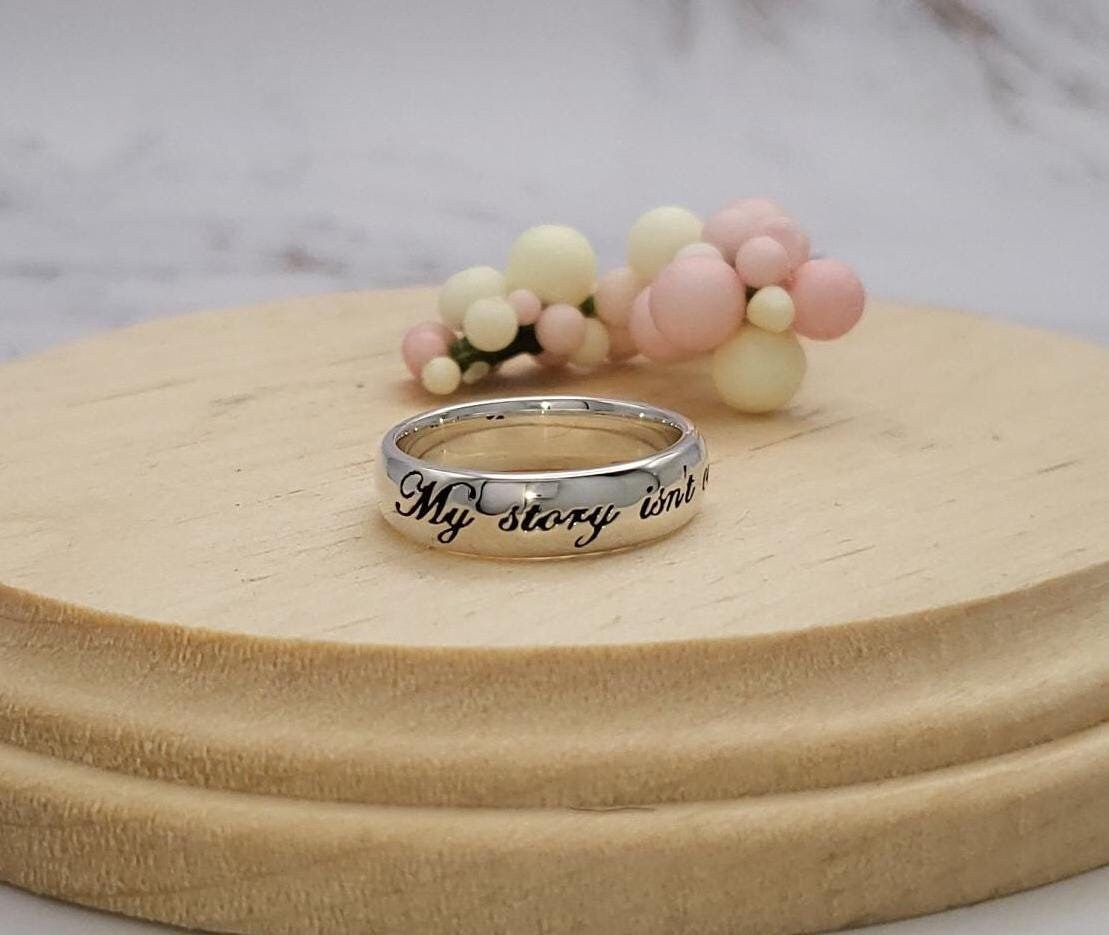 Meine Geschichte Ist Noch Nicht Vorbei Semikolon Ring Handgemachtes Sterling Silber Zitat Geburtstagsgeschenk Meine Geschichte Ist Noch Nicht Vorbei Semikolon Ring Handgemachtes Sterling Silber Zitat Geburtstagsgeschenk von HeartsOrSpades