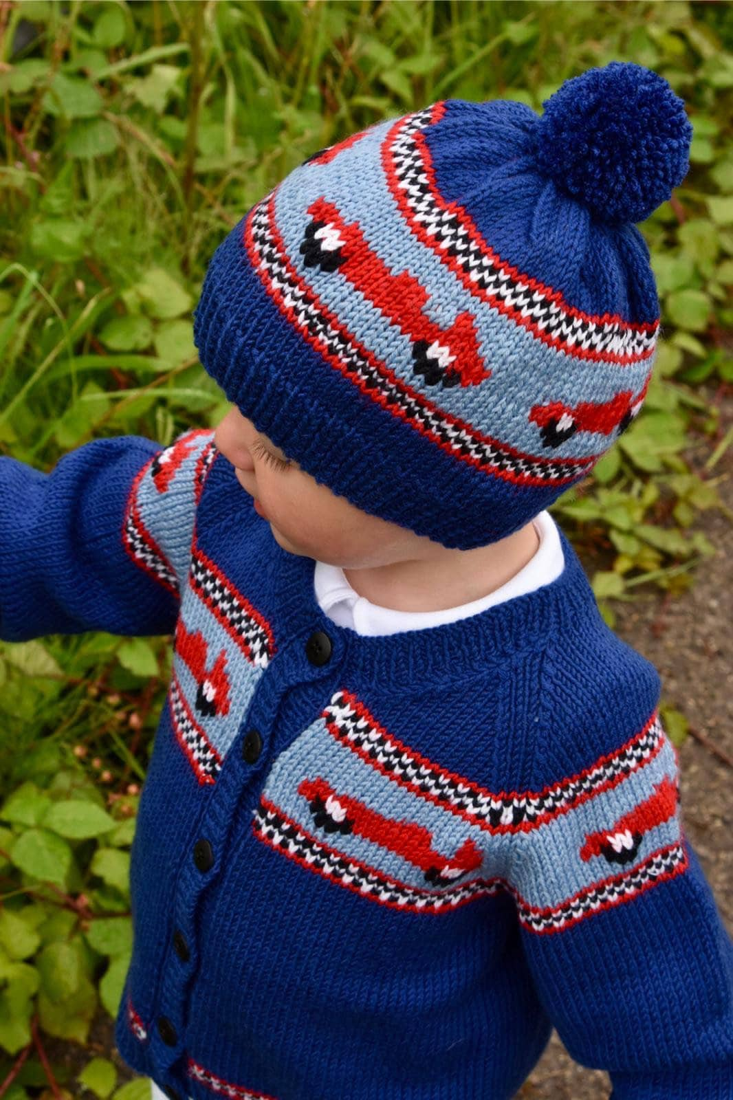 Jungen Rennauto Bommelmütze - Kinder Fair Isle Beanie Handgestrickte Mütze 3 Farben Baby Kleinkind Wollmütze 8 Größen Geburt -10 Jahre von Heartsandcoronets