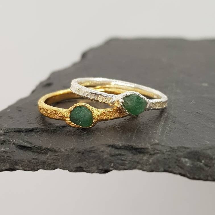 Roher Smaragd Sterling Silber Oder Gold Ring, Mai Birthstone Ring Roher Smaragd Sterling Silber Oder Gold Ring, Mai Birthstone Ring von JoCooperJewellery