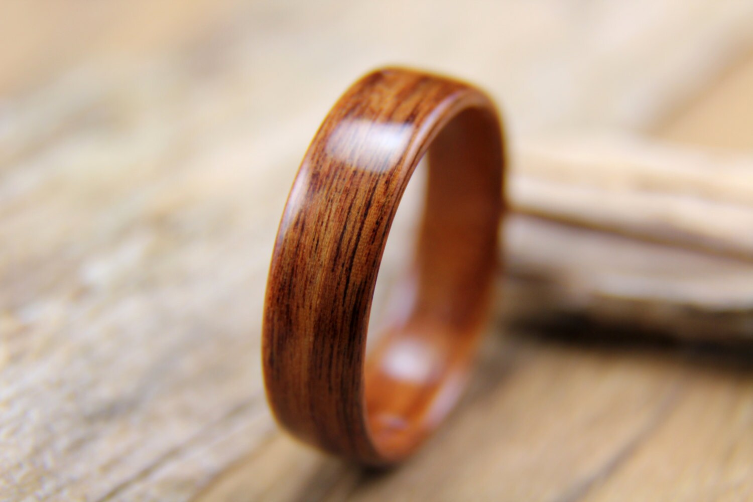 Santos Palisander Bugholz Ring Handarbeit Holz Santos Palisander Bugholz Ring Handarbeit Holz von HeartwoodRingDesigns