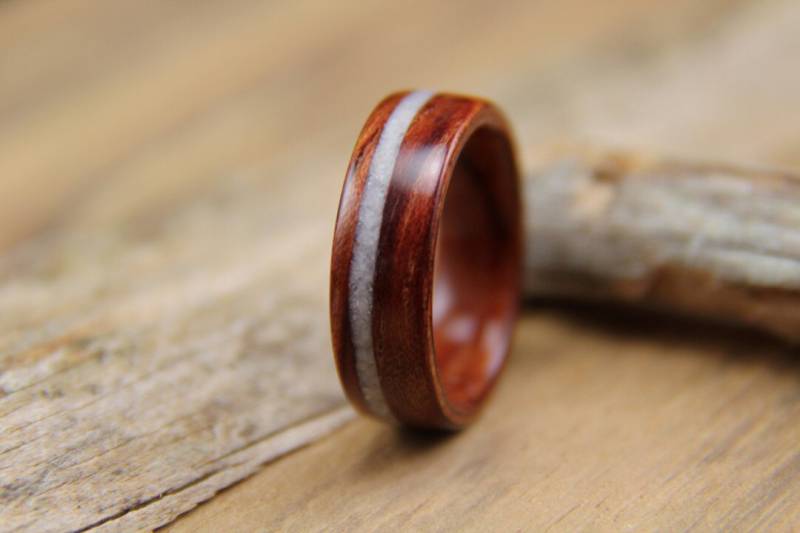Wasserfall Bubinga Mit Perlmutt Inlay Handarbeit Bugholz Holz Ring Wasserfall Bubinga Mit Perlmutt Inlay Handarbeit Bugholz Holz Ring von HeartwoodRingDesigns