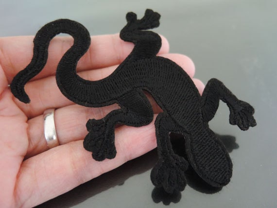 Eidechse Patch - Eisen Auf Flicken Oder Nähen Aufbügelbare Gestickte Applikation Black Patches Aufnäher Gestickt von Heasundries