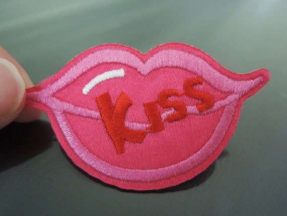 Eisen Auf Patch - Rosa Lippen Mund Mit Küssen Patches Schreiben Kuss Aufbügeln Applikation Gestickt Annähen von Heasundries