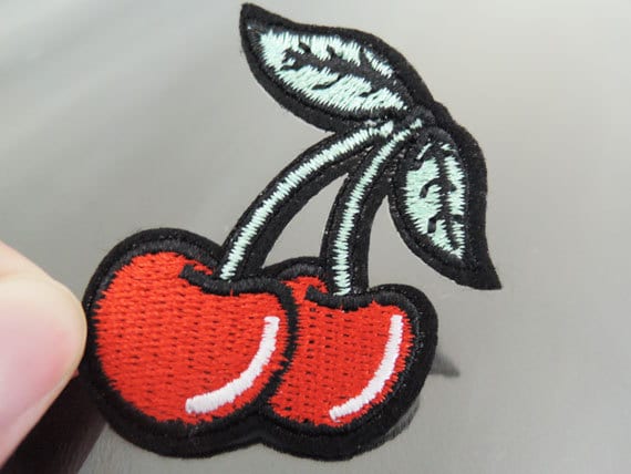 Kleine Frucht Der Kirsche-Patch Aufnäher Rot Patch Applikation Gestickt Eisen Auf Nähen von Heasundries