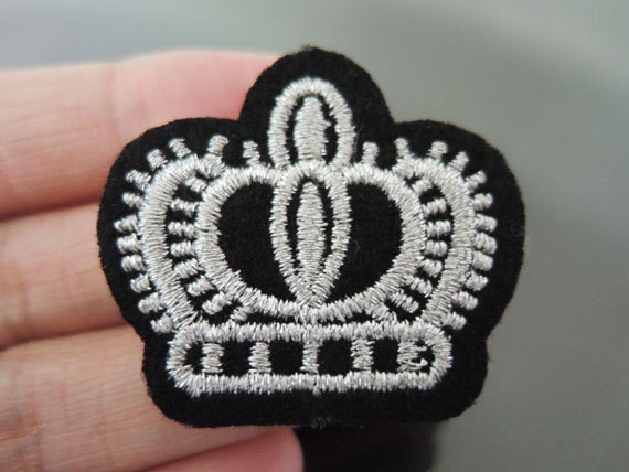 Krone Aufnäher - Silber Patch Applique Gestickt Iron On Nähen Auf von Heasundries