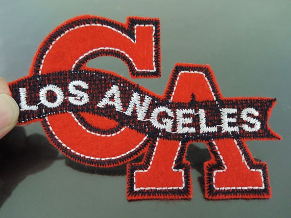 Los Angeles-Brief-Patches - Aufbügeln Oder Nähen Auf Patch Usa Land Ca Brief Patches Rot Schwarz Große Verschönerungen Stickerei Schriftarten von Heasundries