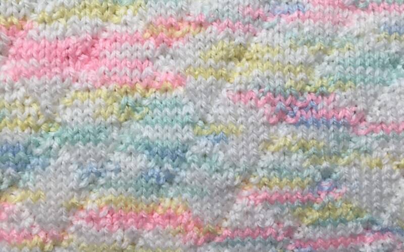 Mehrfarbige Handgestrickte Baby Decke Mehrfarbige Handgestrickte Baby Decke von HeatherDynamite