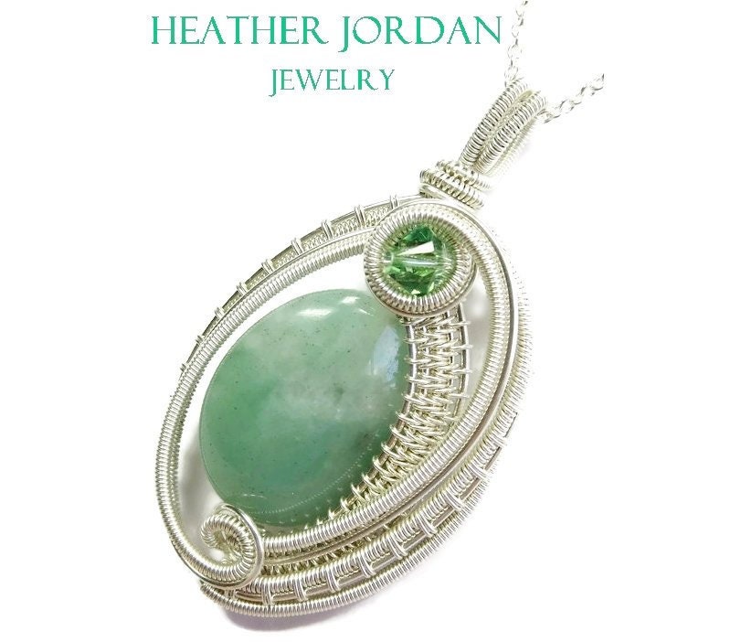 Aventurin Und Swarovski Kristall Anhänger Handgefertigter Sterling Silber Draht-Halsschmuck Aventurin Und Swarovski Kristall Anhänger Handgefertigter Sterling Silber Draht-Halsschmuck von HeatherJordanJewelry