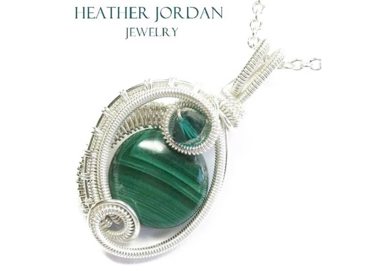 Gewickelter Anhänger Aus Gestreiftem Malachit Mit Swarovski Kristall - Sterling Silber Schmuck von HeatherJordanJewelry