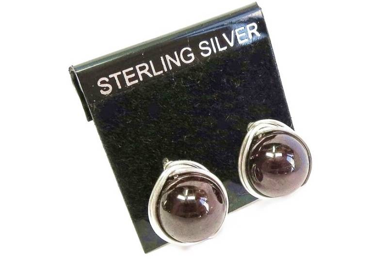 Blutroter Garnet Fischgrät Draht-Gewickelt Sterling Silber Ohrstecker - Januar Birthstone Schmuck von HeatherJordanJewelry