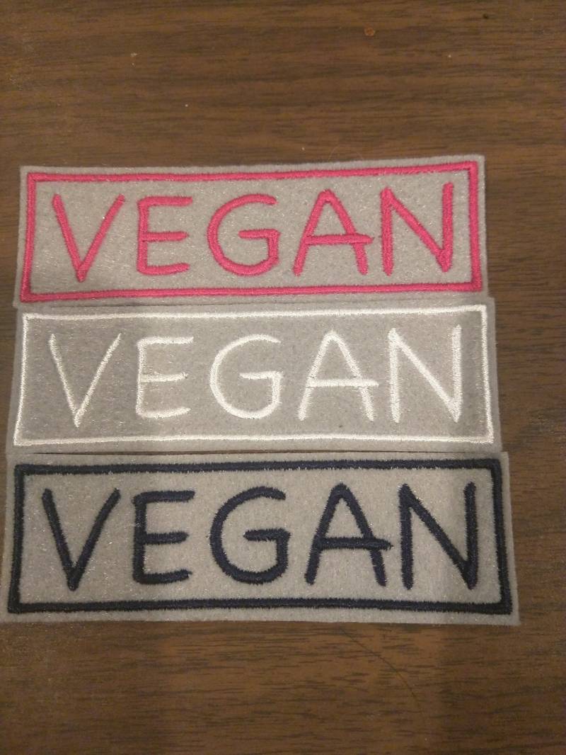 Benutzerdefiniertes Veganes Besticktes Bügeleisen Aufnäher von HeatherOstrow