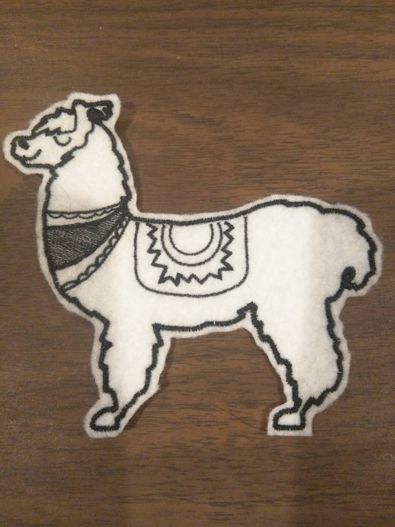 Lächelnde Lama Bestickt Aufbügler von HeatherOstrow