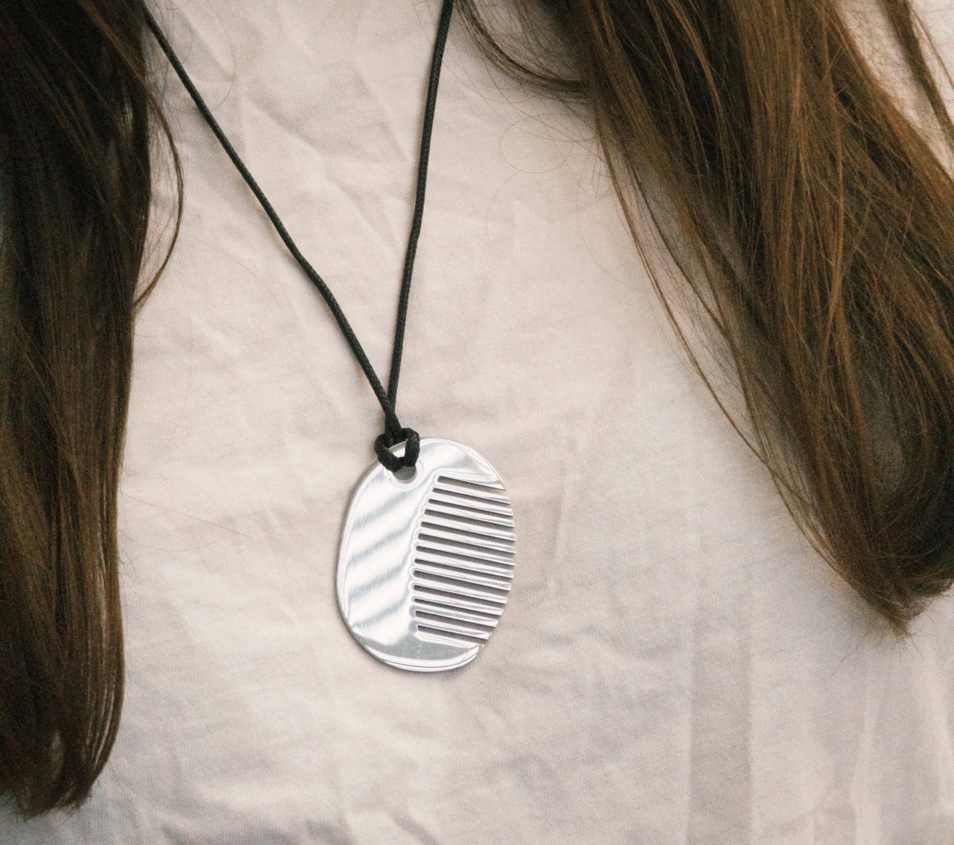 Boho Kamm Halskette Anhänger Multifunktionaler Schmuck - Verstellbare Schwarze Kordel Halskette. Sommer 2025 Trend, Einzigartiges Reise-Accessoire Boho Kamm Halskette Anhänger Multifunktionaler Schmuck - Verstellbare Schwarze Kordel Halskette. Sommer 2025 Trend, Einzigartiges Reise-Accessoire von HeatlhyAndPeach