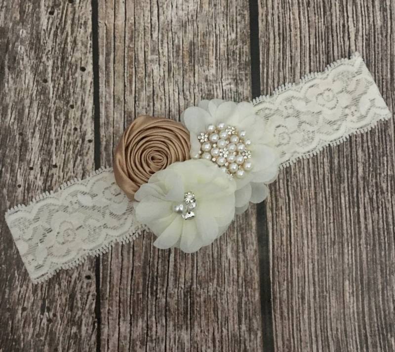 Elfenbein Blumen Stirnband, Gold Weinlese Und Spitzestirnband, Blumenmädchen von Heavenandhalos