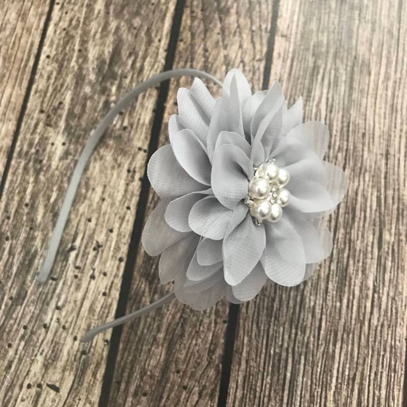 Grau, Blumenmädchen Stirnband, Blumenmädchen, Hochzeitsstirnband, Harte Kind Stirnband von Heavenandhalos