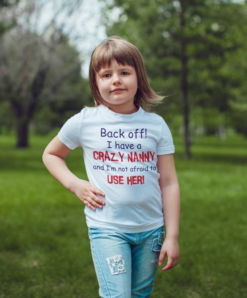 Back Off I Have A Crazy Nanny Shirt Für Kinder, Lustiges Geschenk Oma von HeavenlyHandmadesGB