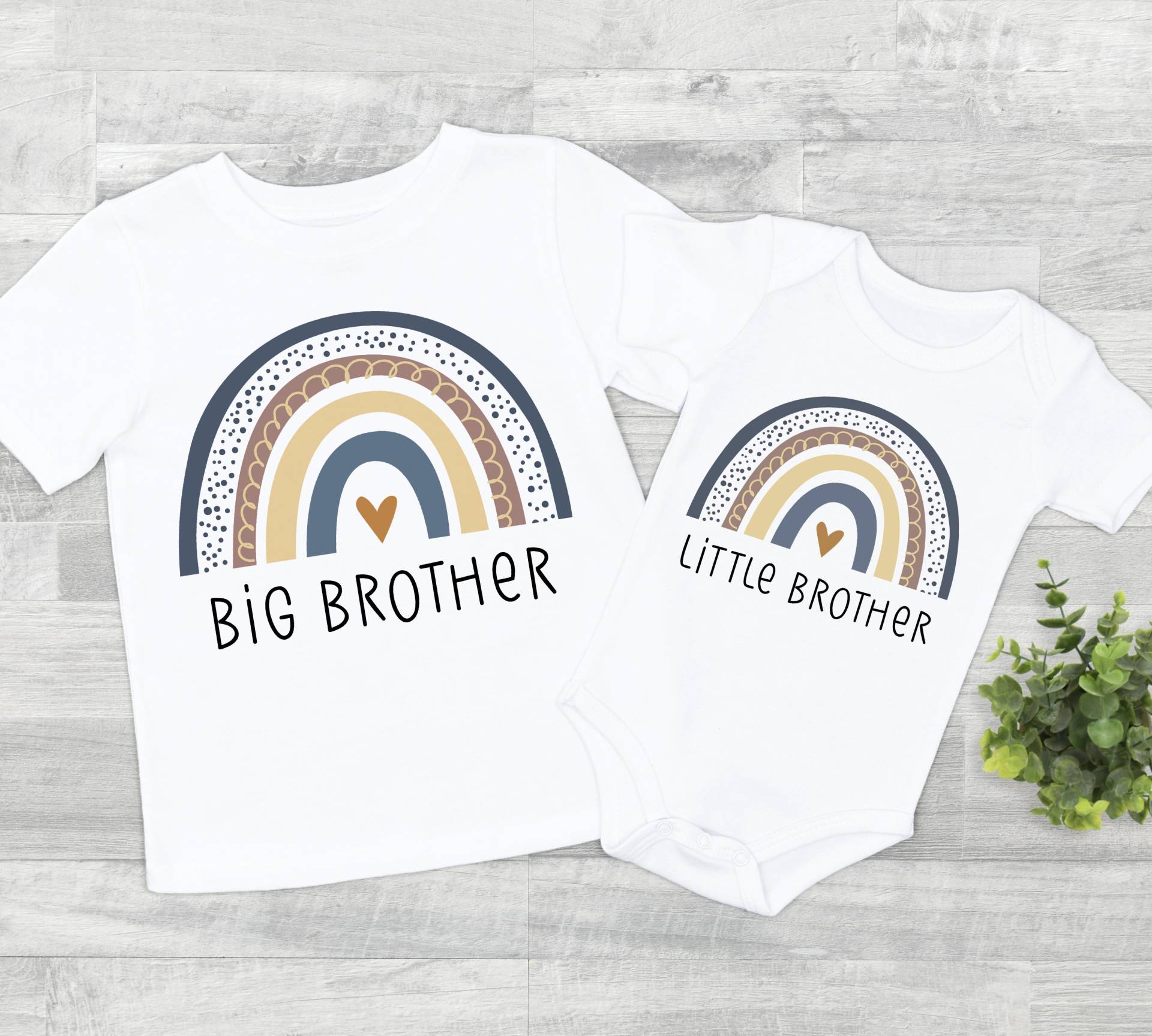 Großer Bruder/Kleiner T Shirt Kinder Babygrow Süßes Regenbogen T-Shirt Geschwister Kinder-T-Shirt Bodysuit Passend Von Brüdern Großer Bruder/Kleiner T Shirt Kinder Babygrow Süßes Regenbogen T-Shirt Geschwister Kinder-T-Shirt Bodysuit Passend Von Brüdern von HeavenlyHandmadesGB