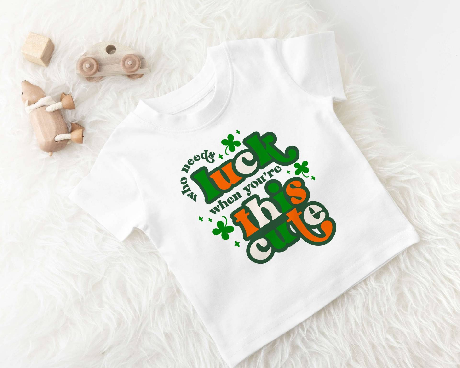 St Patricks Day Tshirt Wer Braucht Glück - St. Paddys Shirt Kinder T-Shirt Baby Body Lucky Gift von HeavenlyHandmadesGB