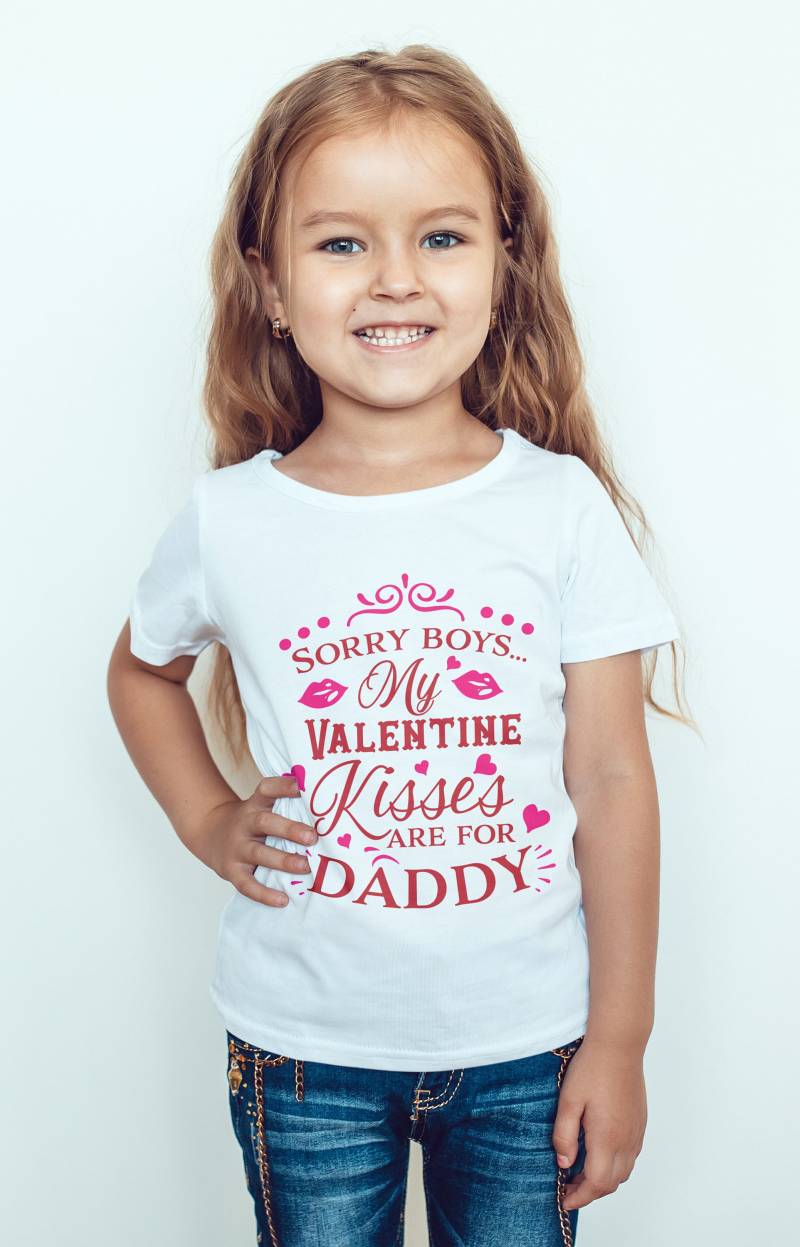 "T-Shirt Des Mädchens Valentinsgruß" Entschuldigung, Jungen, Meine Valentinsküsse Sind Für Papa" von HeavenlyHandmadesGB