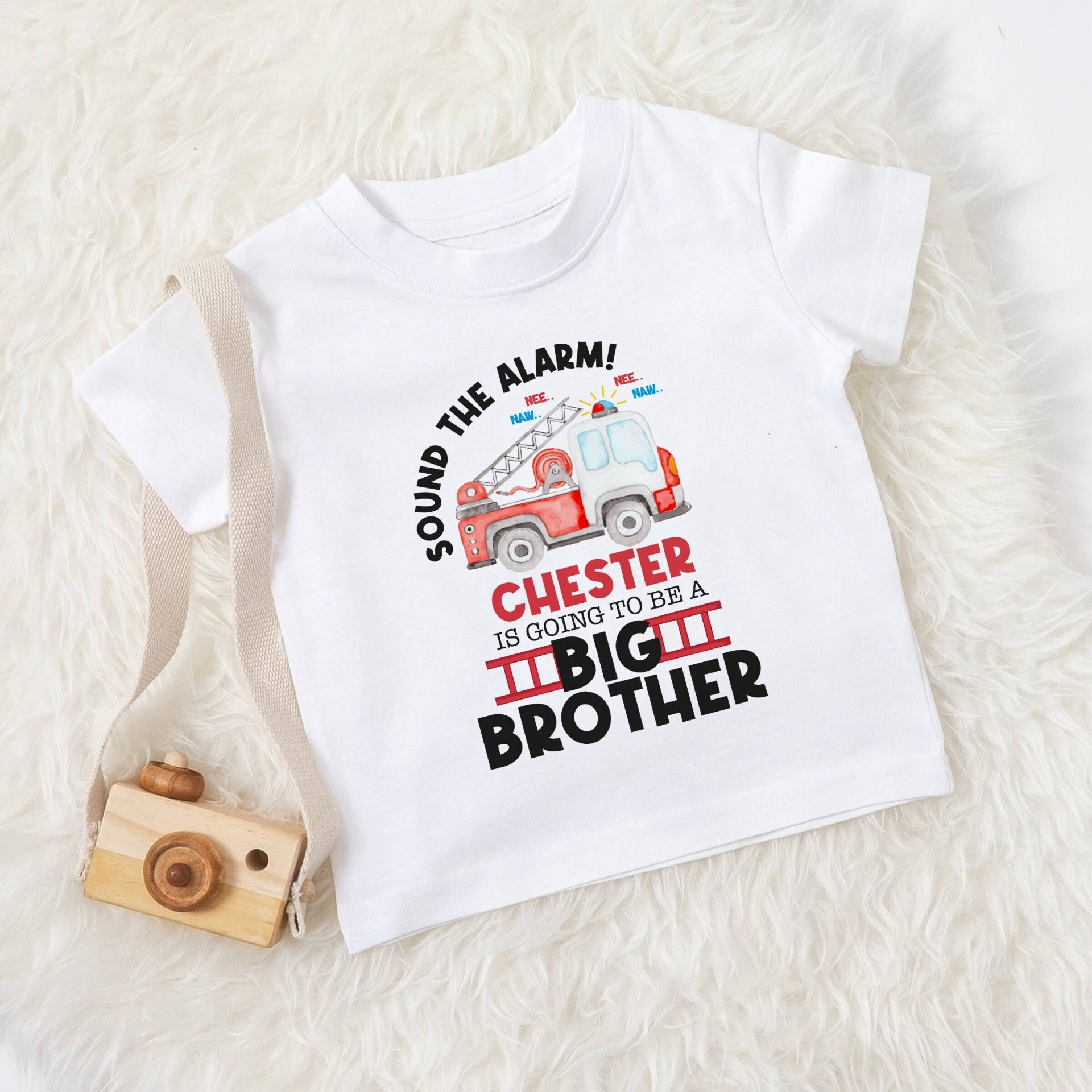 T-Shirt Für Größere Brüder - Feuerwehrauto Ältere Geschwister Geschenk Schlagen Sie Alarm von HeavenlyHandmadesGB