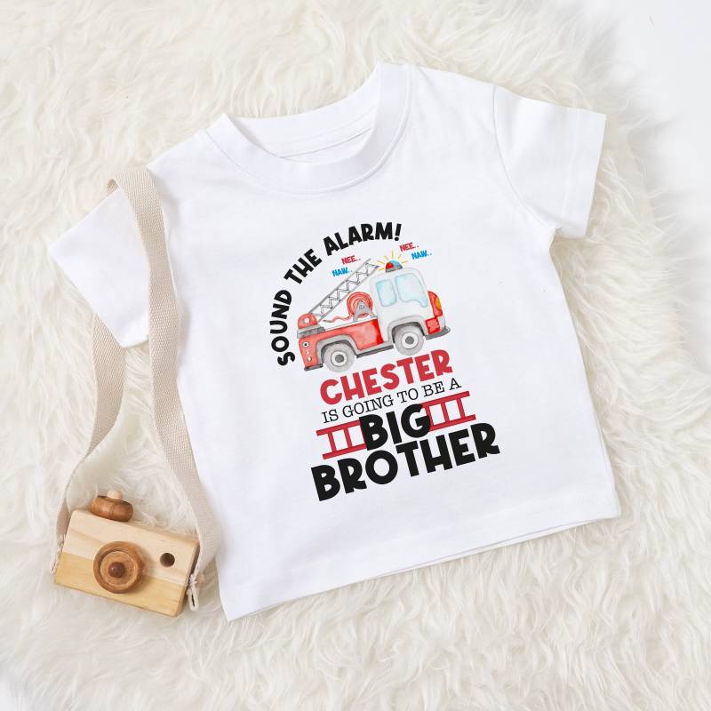 T-Shirt Für Größere Brüder - Feuerwehrauto Ältere Geschwister Geschenk Schlagen Sie Alarm von HeavenlyHandmadesGB