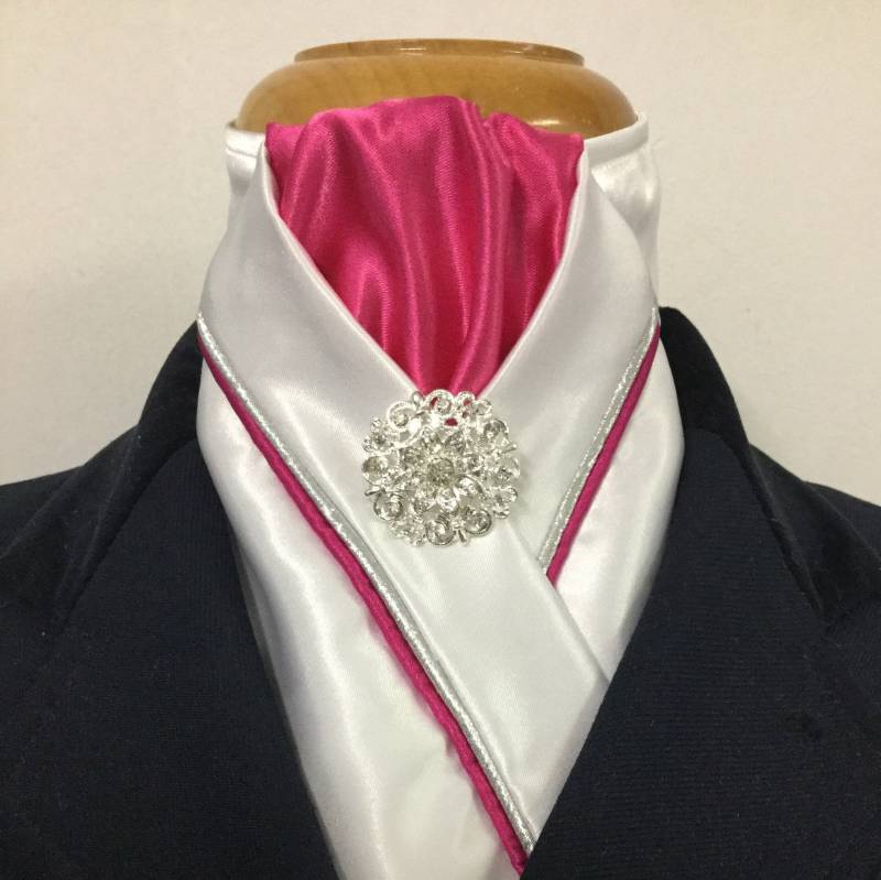 Hhd Benutzerdefinierte Weiße Dressur Reiter Krawatte Hot Pink & Silber, Schwarz Oder Marine Hhd Benutzerdefinierte Weiße Dressur Reiter Krawatte Hot Pink & Silber, Schwarz Oder Marine von HeavenlyHorseDesigns