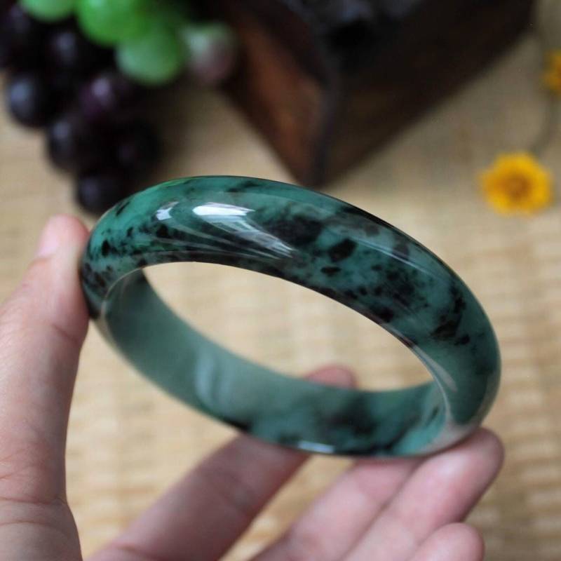 Seltene Qualität, 63 Mm. Schwarz Und Grün Jadeit Jade | Grad A Hand Geschnitzte Armreif, Halbrund Seltene Qualität, 63 Mm. Schwarz Und Grün Jadeit Jade | Grad A Hand Geschnitzte Armreif, Halbrund von HeavensStoneZ