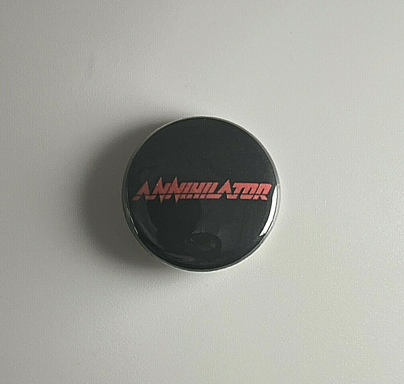 Annihilator 2, 5 cm Button A025B Anstecknadel von Heavylowmerchandise
