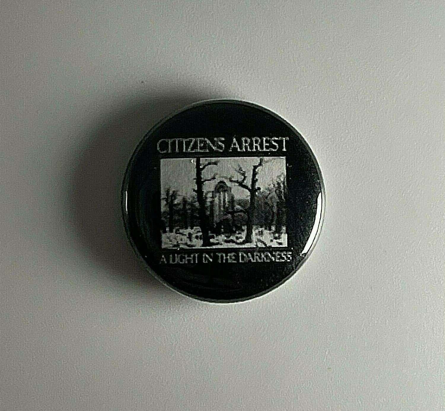 „Citizen's Arrest" Button C005B Anstecknadel von Heavylowmerchandise