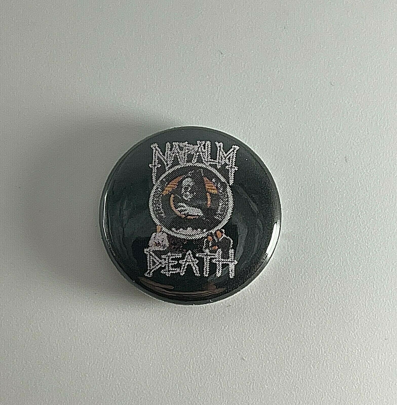 Napalm Tod Leben? 1" Button N011B Pin Badge von Heavylowmerchandise