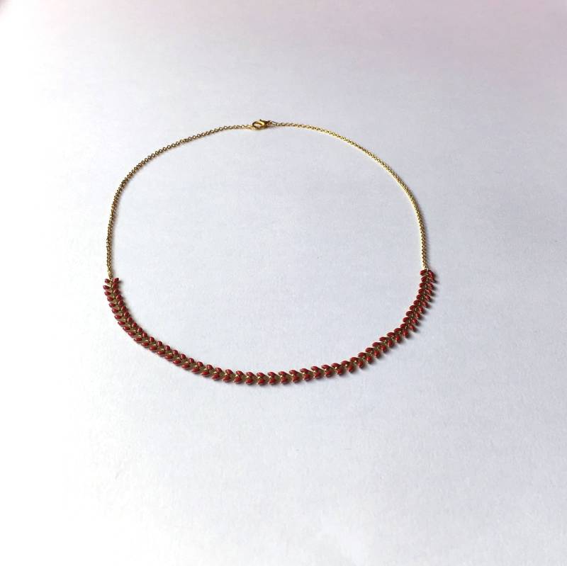 Goldene Kettenhalskette, Roter Halsband, Minimalistisch, Zarter Schmuck, Sommerhalskette, Spike-Kette, Kurze Halskette, Kettenhalskette von HecateJoyeria