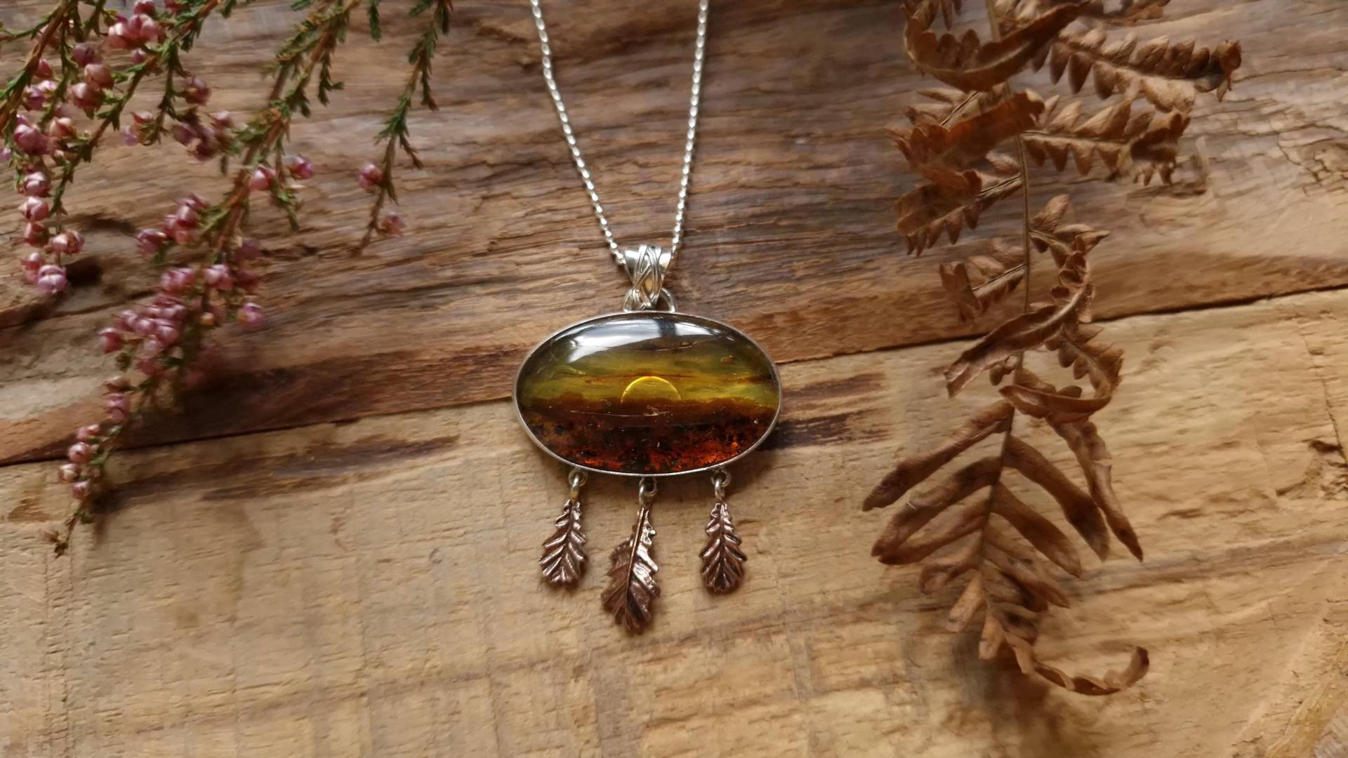 Bernstein Anhänger Mit Bronze Eichen Blättern, Herbst Sonnenuntergang Schmuck, Natur Inspiriert Silber Und Halskette Bernstein Anhänger Mit Bronze Eichen Blättern, Herbst Sonnenuntergang Schmuck, Natur Inspiriert Silber Und Halskette von HederaAndWoods