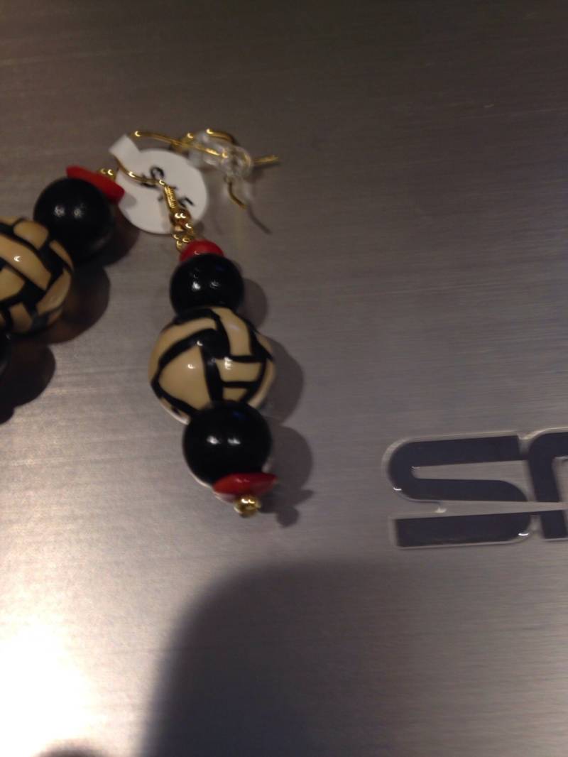 Holz Und Umschlossenen Ohrringe von HedgehogCrafter