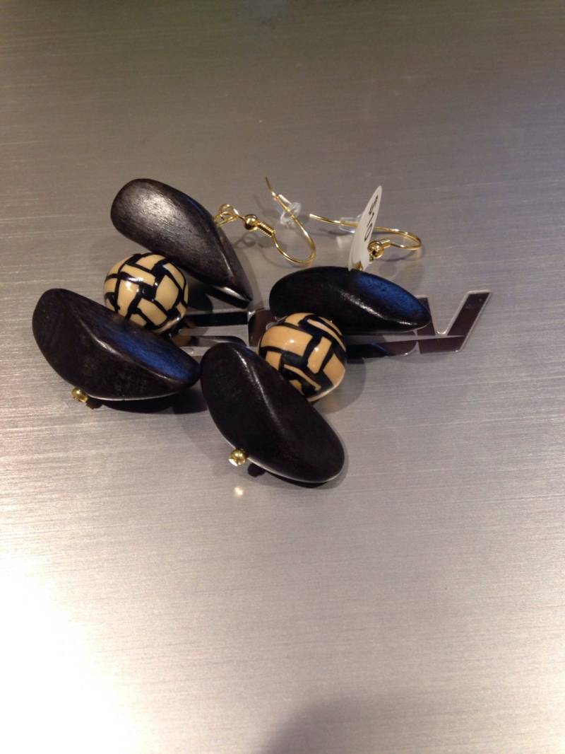 Schwarzes Holz Und Eingebundenen Stein von HedgehogCrafter