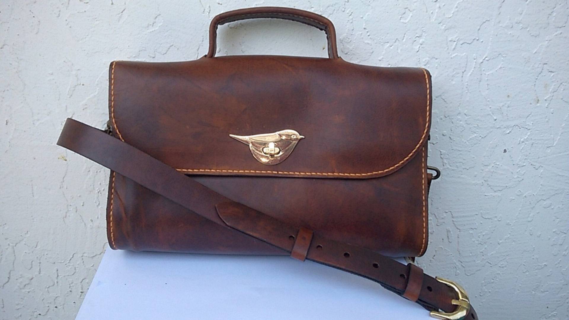 Handgemachte Ledertasche, Frauenledertasche, Schultertasche, Braune Tasche Mit Vogelförmigen Verschluss. Handtasche, Echtes Leder, Geschenk Für Sie Handgemachte Ledertasche, Frauenledertasche, Schultertasche, Braune Tasche Mit Vogelförmigen Verschluss. Handtasche, Echtes Leder, Geschenk Für Sie von HedgehogcraftStudio