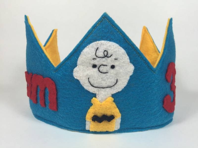 Filz-Geburtstagskrone Mit Charlie-Brown-Thema - Erdnüsse Snoopy-Geburtstag Smash Cake von HedsThreads