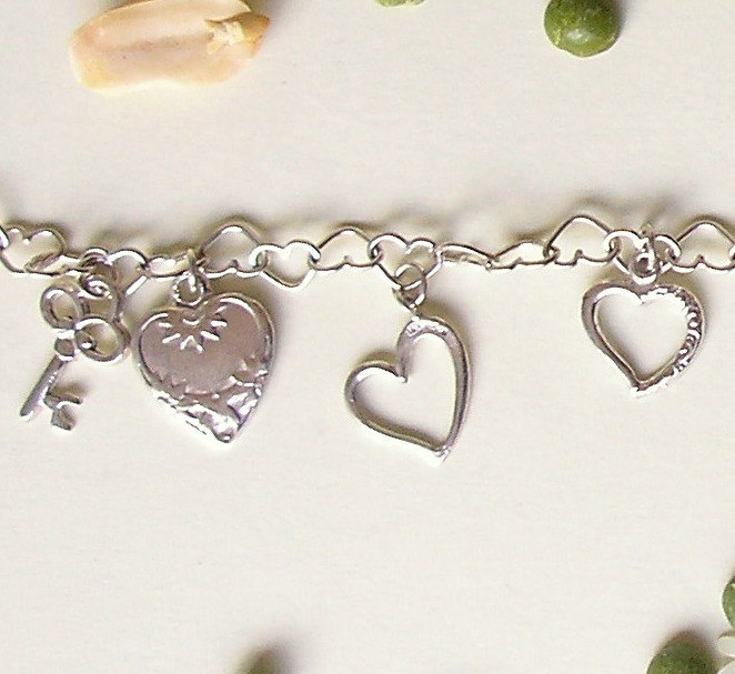 Armband Aus Sterlingsilber Mit Herzen Und Schlüsseln von HedvaElanyJewelry