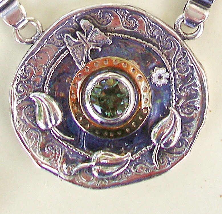 Blätter, Schmetterling, Blätter Natur Halskette, Silber Und Gold Mit Grüner Spinell, Statement Halskette von HedvaElanyJewelry